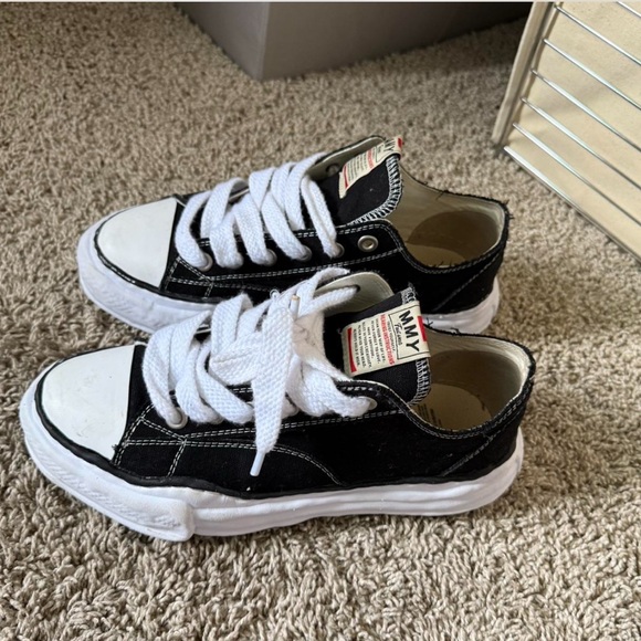 MMY Sneakers - Picture 4 of 5